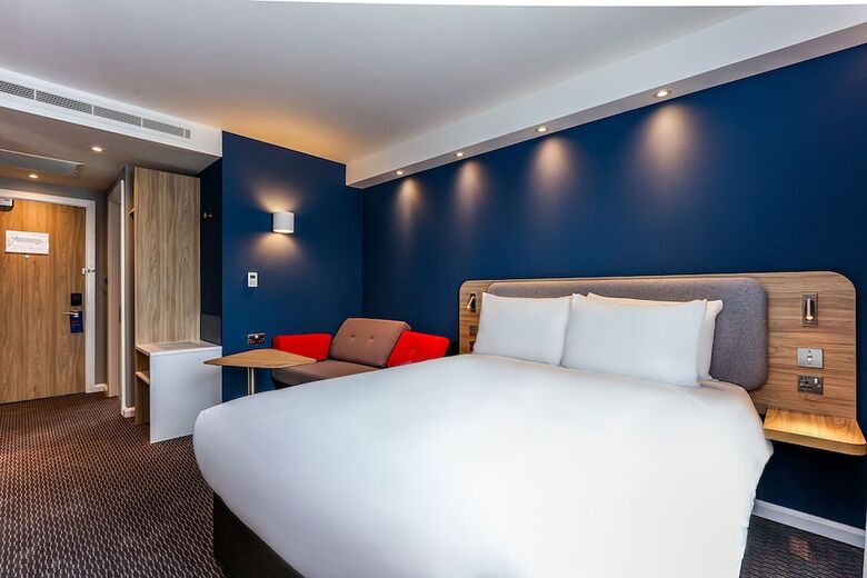 Hotel Holiday Inn Express Fleet By Ihg