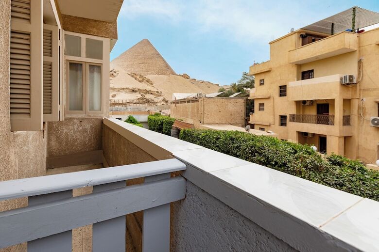 Villa Khufu Pyramids Hotel