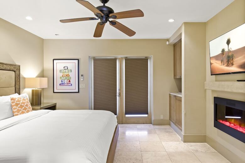 Hotel Poolside Fun King Suite