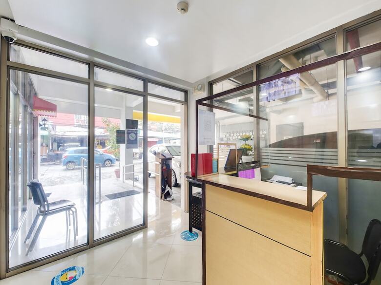 Hotel Oyo 893 Dian Suites Makati