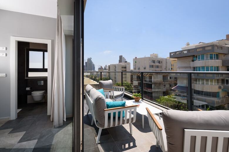 The Roof - By Sea Land Suites