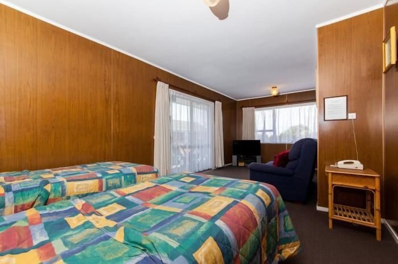 Sunset Lodge Motel