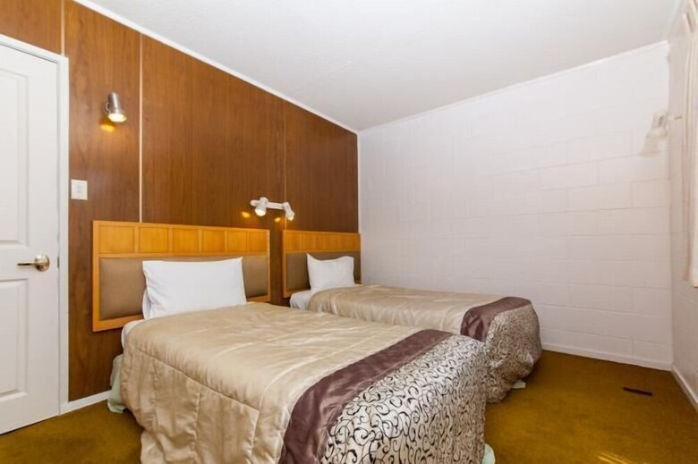 Sunset Lodge Motel