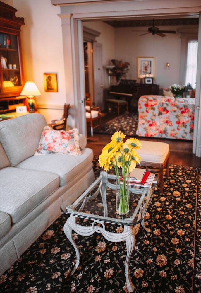 Bed & Breakfast Morning Glory Inn