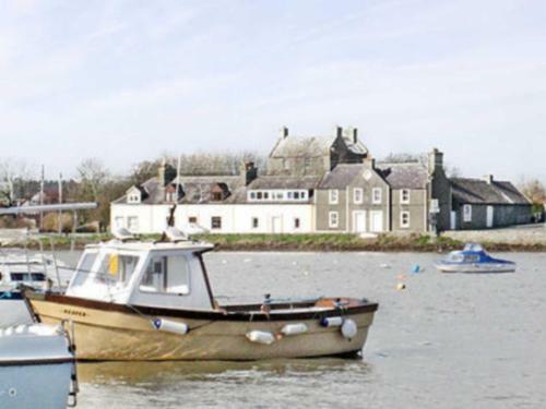 Low Isle House