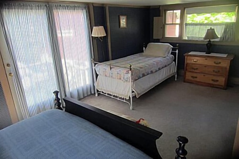 Bed & Breakfast Inn At Neshobe River