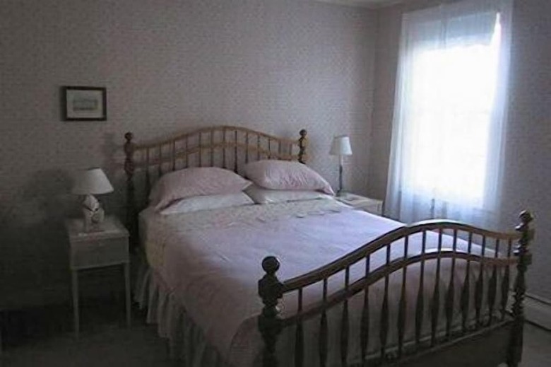 Bed & Breakfast Inn At Neshobe River