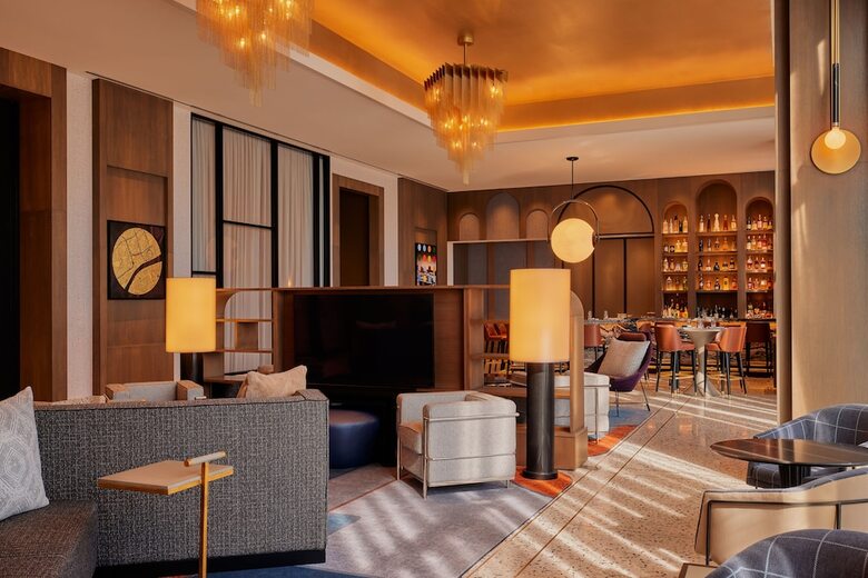 Hotel The Godfrey Detroit, Curio Collection By Hilton