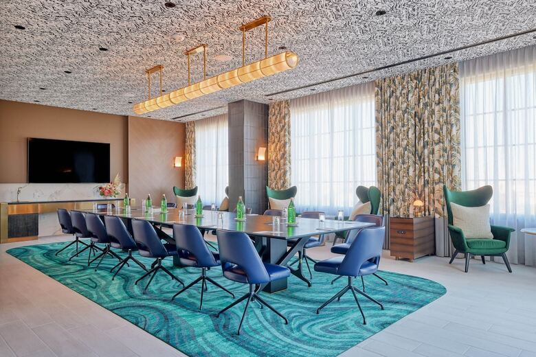 Hotel The Godfrey Detroit, Curio Collection By Hilton