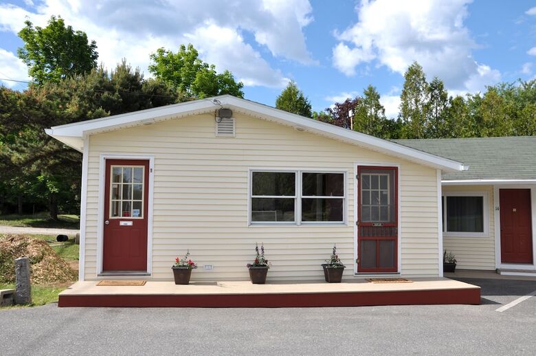 Gallagher's Travels Bar Harbor Motel & Cabins