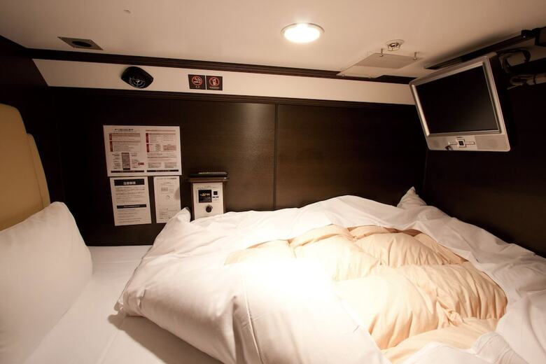 Hearts Capsule Hotel & Spa Nakasu (male Only)