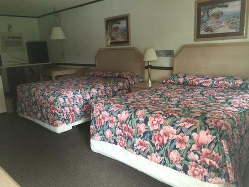 Twin Pine Motel