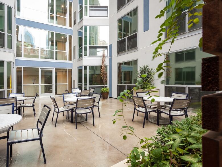 Aparthotel Pelican Fully Furnished Apartments