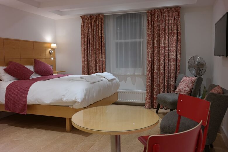 Hotel Alma Rooms
