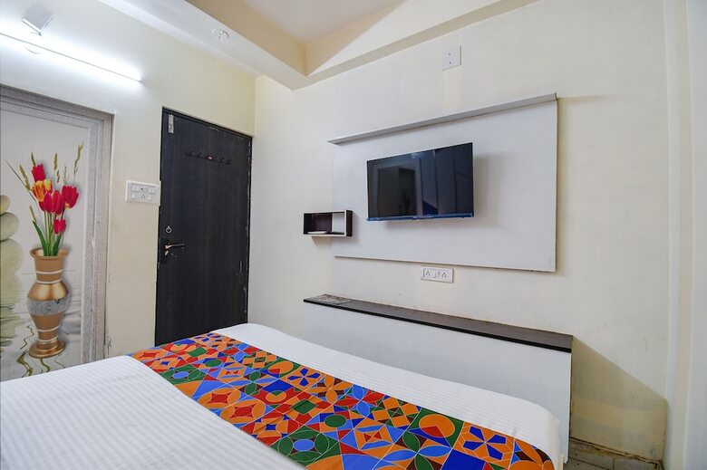 Fabhotel Green Leaf I