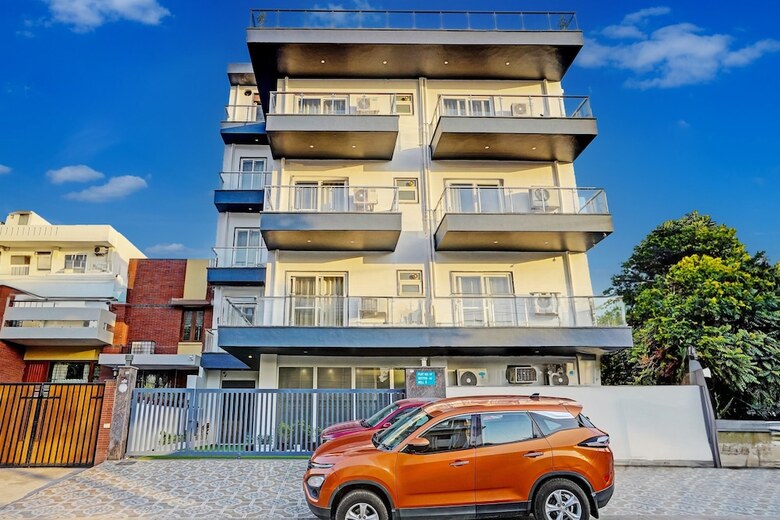 Hotel Homefort Stays, Millennium City Centre Gurugram