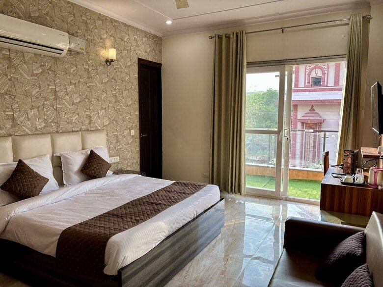 Hotel Homefort Stays, Millennium City Centre Gurugram