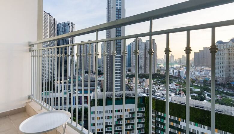 Hotel Lyshing Apartment In Vinhomes Luxury Landmark