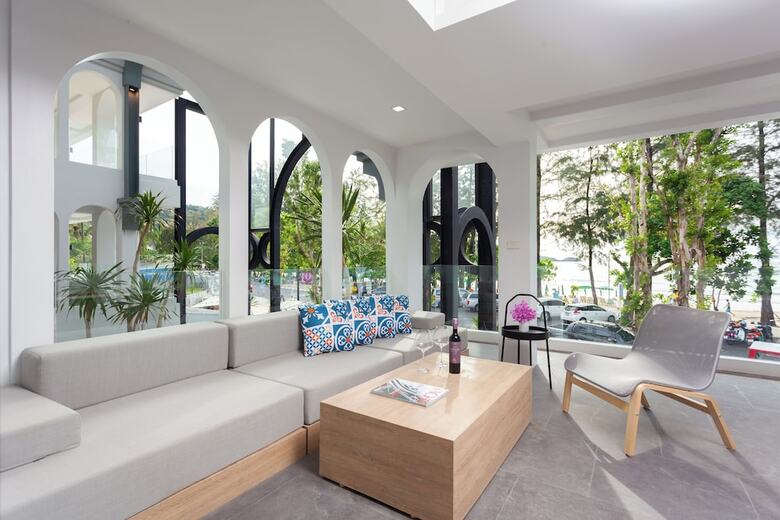 Hotel Anona Beachfront Phuket Resort