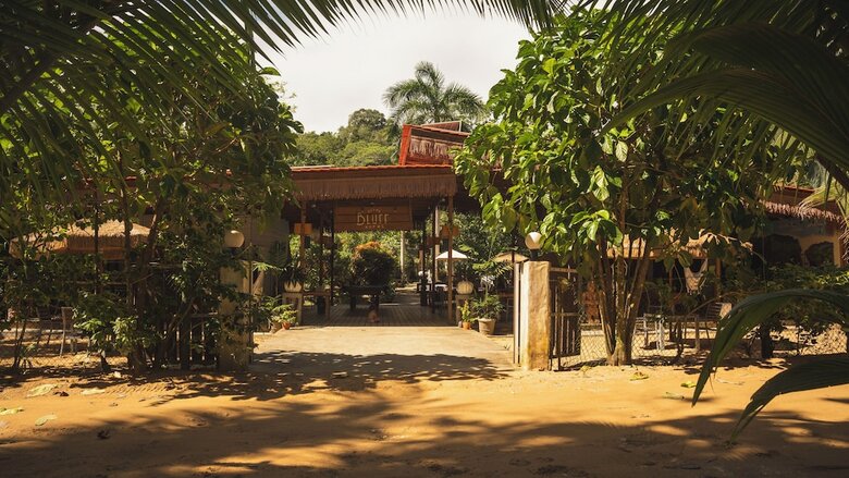 Playa Bluff Hotel