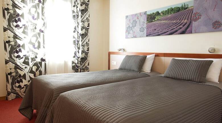 Hotel H�tel C�t� Ventoux