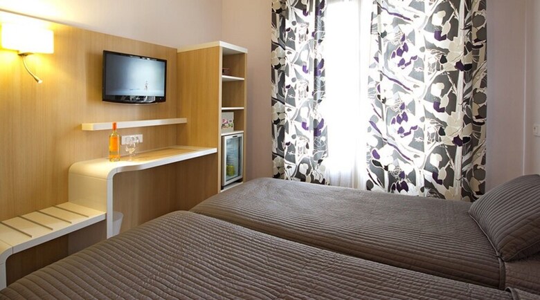 Hotel H�tel C�t� Ventoux