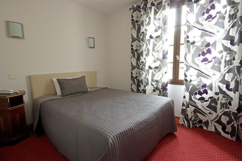 Hotel H�tel C�t� Ventoux
