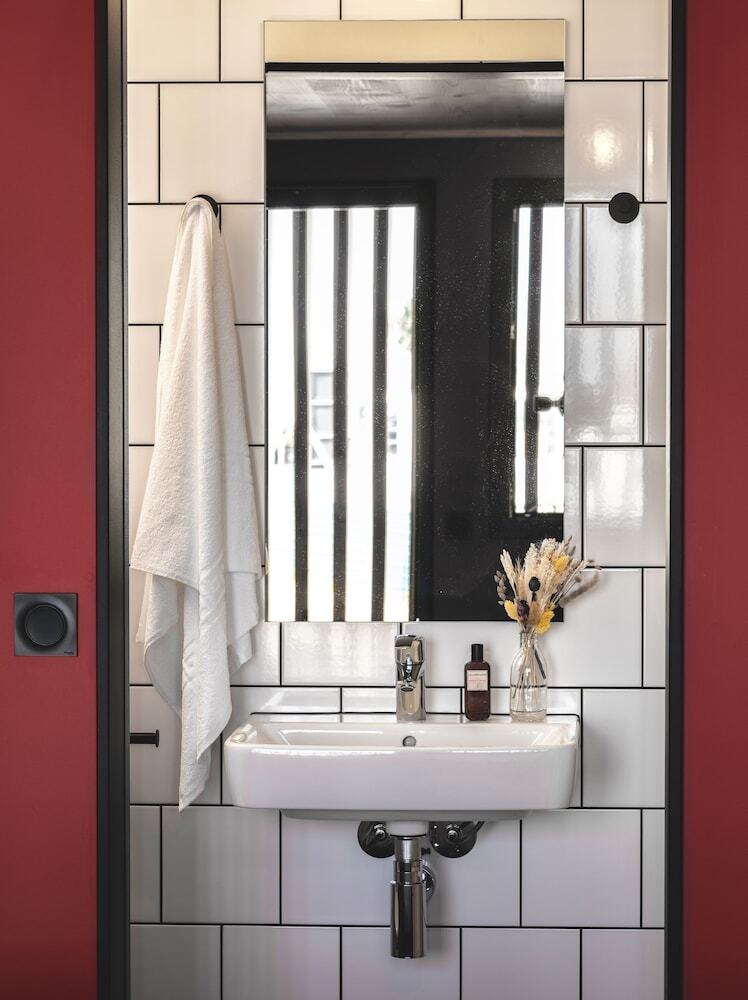 Eklo Hotels Bordeaux City Center Bastide