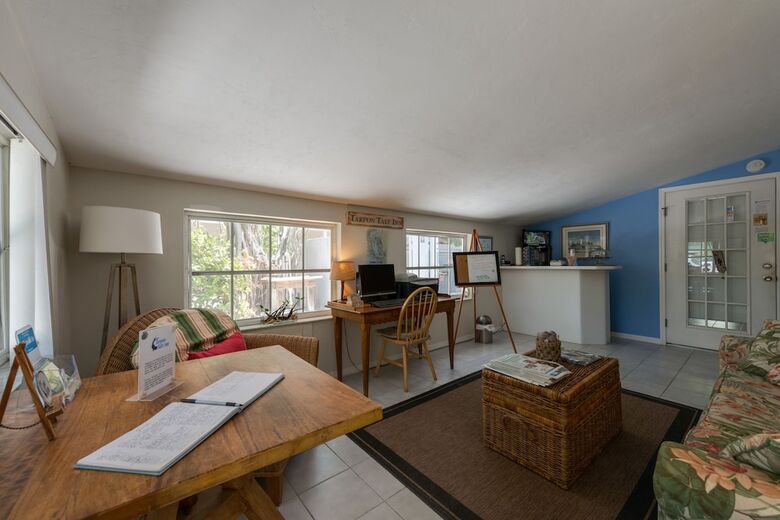 Hotel Tarpon Tale Inn