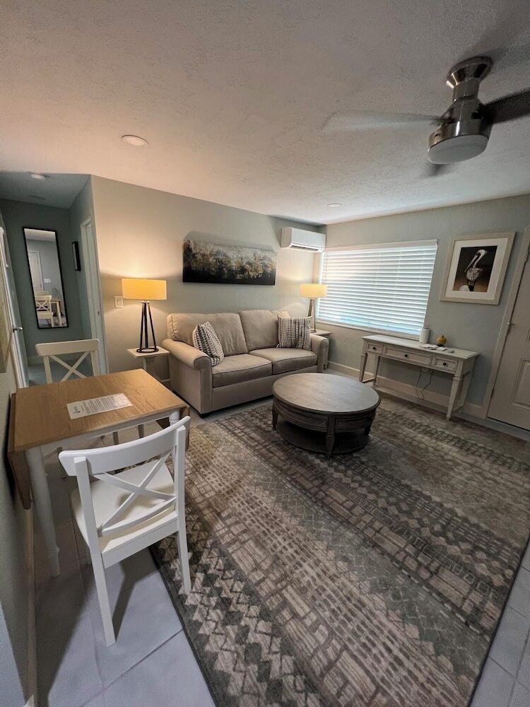 Hotel Tarpon Tale Inn