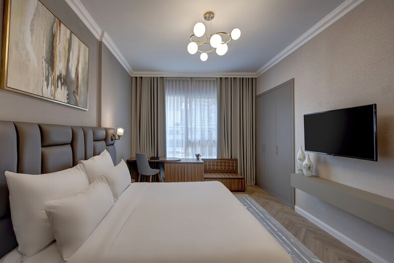 Hotel Regency Luxury Suites