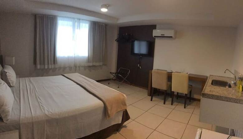 Happy Hotel Mana�ra