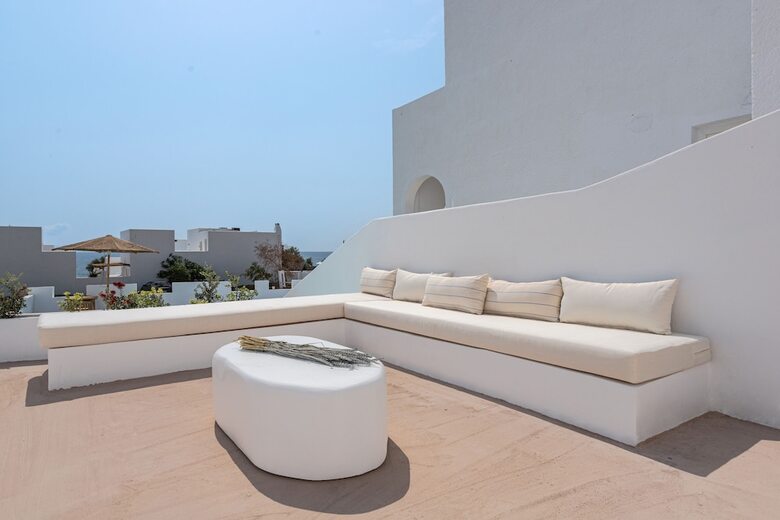 Voca Hotel & Suites