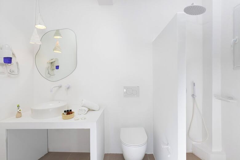 Voca Hotel & Suites