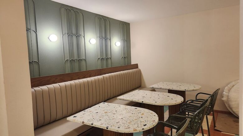Expo Satelite 2750 Hotel & Suites