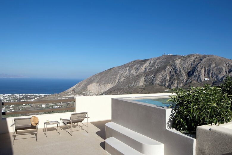 Elessa Hotel
