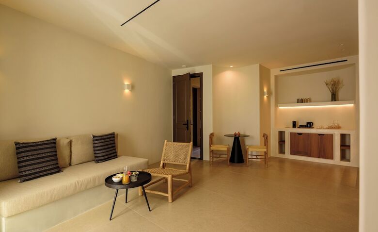 Elessa Hotel