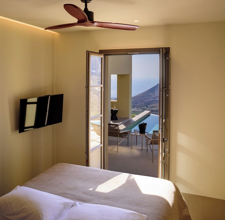 Elessa Hotel