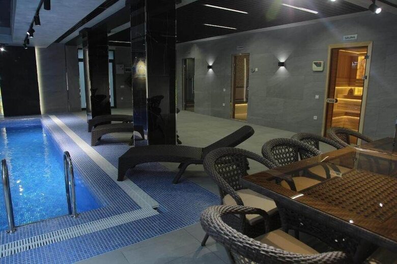 Unique Airport Hotel