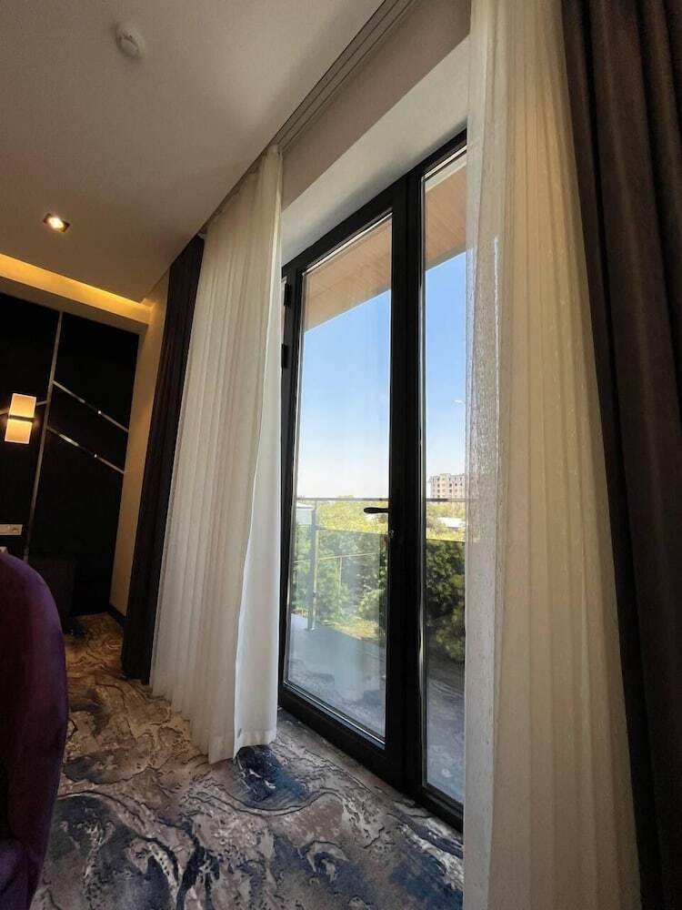 Unique Airport Hotel