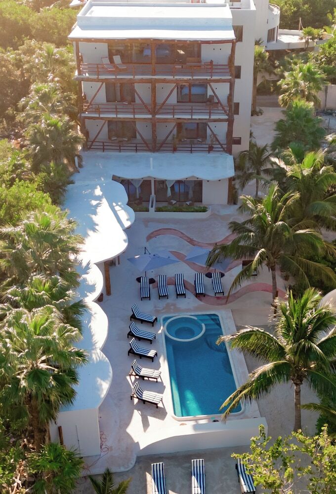 Beachfront Hotel Boutique Dk