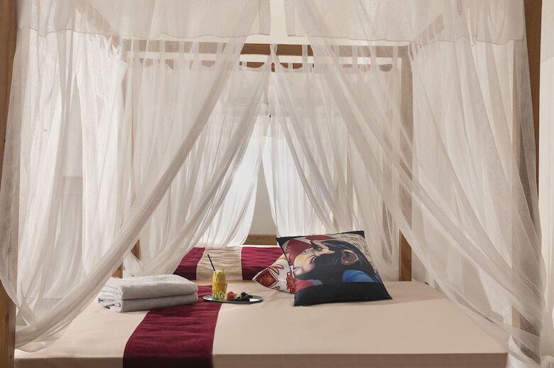 Lucky Monkey Hotel