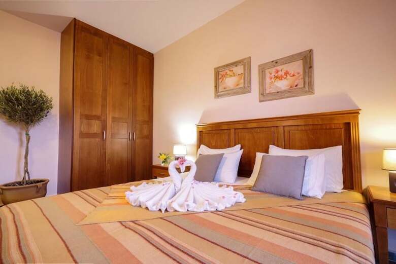 Flamingos Hotel