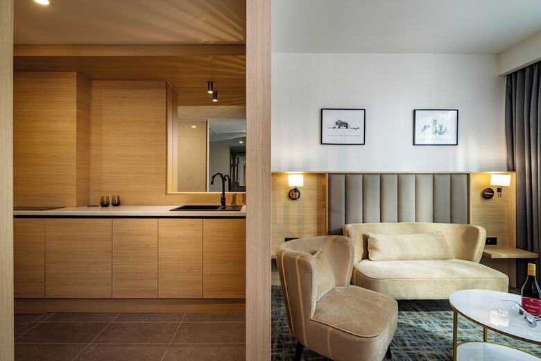 B1 City Hotel