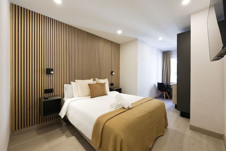 Aparthotel Habitaciones San Bernardo 20
