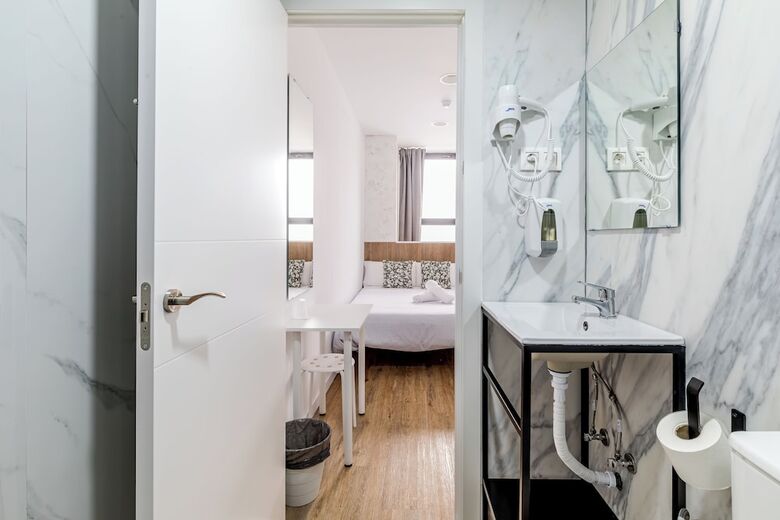 Hotel Ayz Princesa - Auto Check-in Property