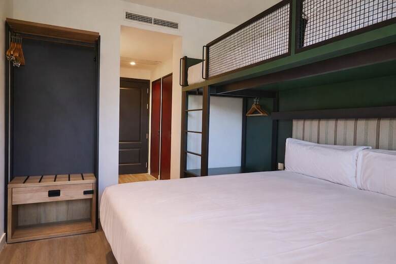 Hotel Latroupe Prado
