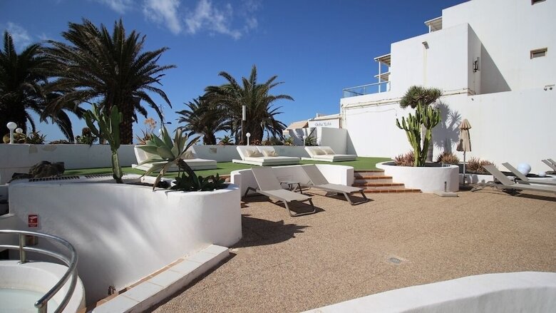 Hotel Neptuno Suites - Only Adults