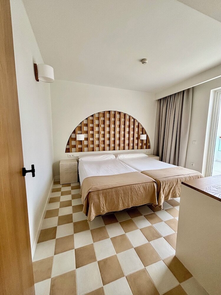 Hotel Neptuno Suites - Only Adults