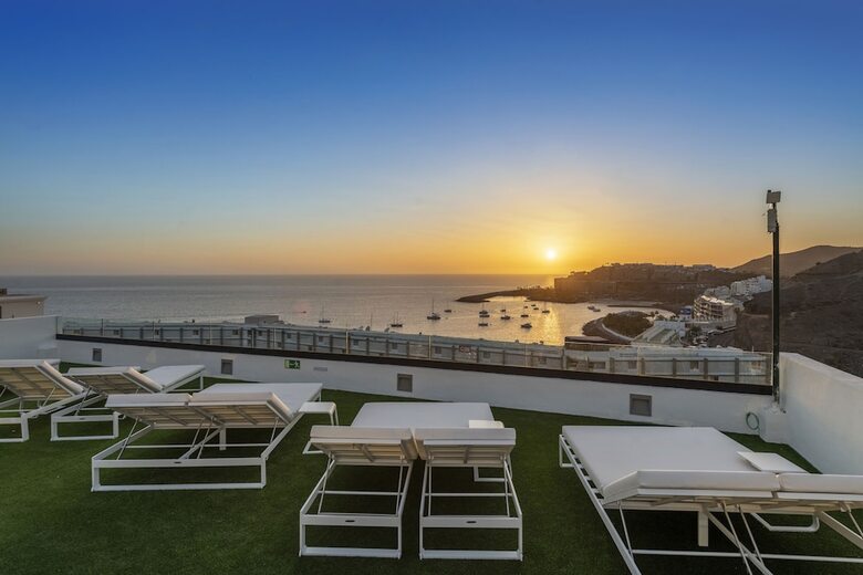 Aparthotel Palmera Sea View